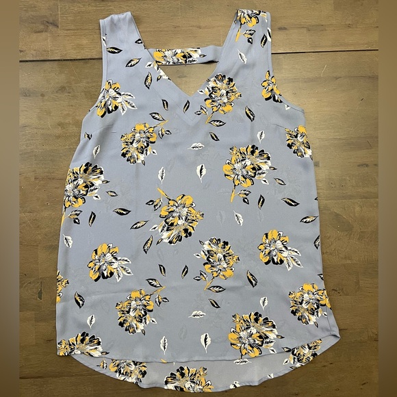 EUC Lavender Bar Back Floral Tank Blouse - Picture 2 of 6